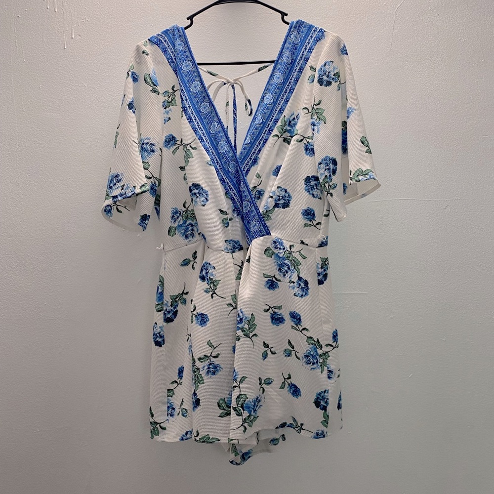 White with blue flower romper size: L